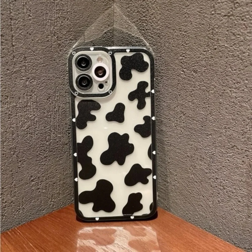 ⚠️Clearance🐮iPhone 13/Pro/Pro Max Cow Print Phone Case - Picture 2 of 3